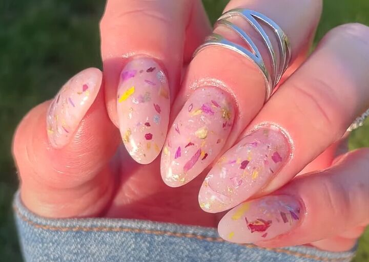 How to DIY Easy Bridgerton-inspired Nails | Upstyle