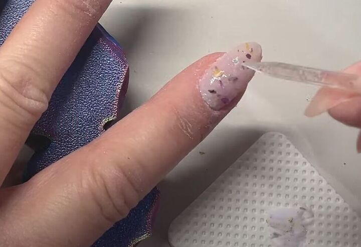 diy bridgerton nails, Adding foil