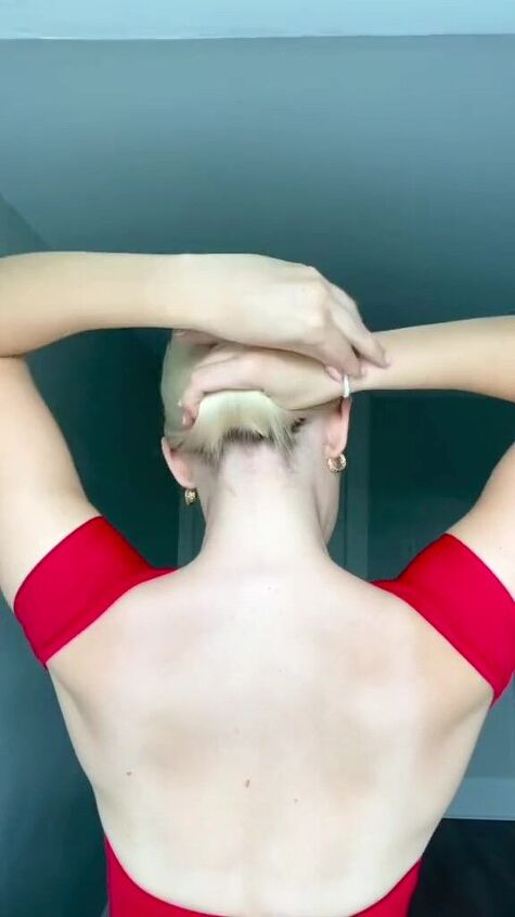 cute bun hack for a cleaner look, Making ponytail