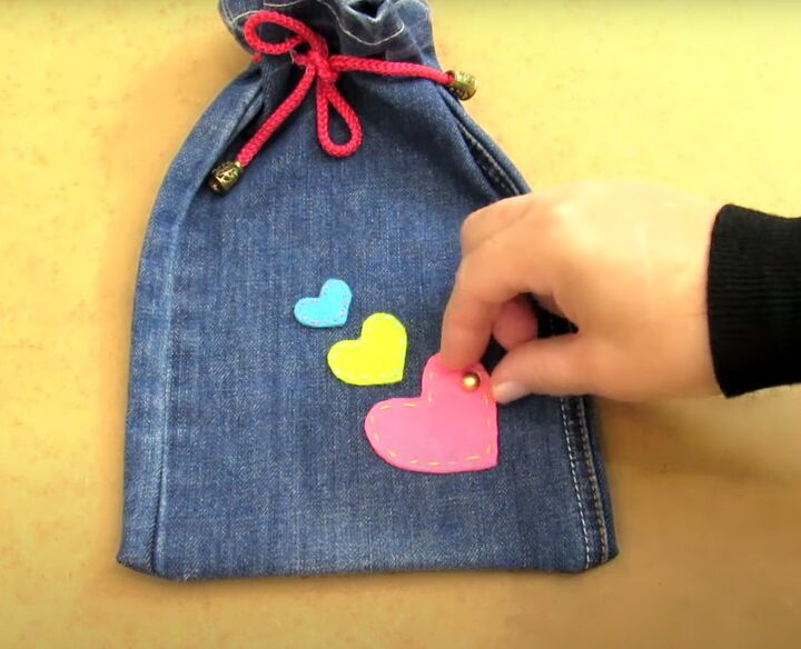 how to make bags from old jeans step by step, Decorating