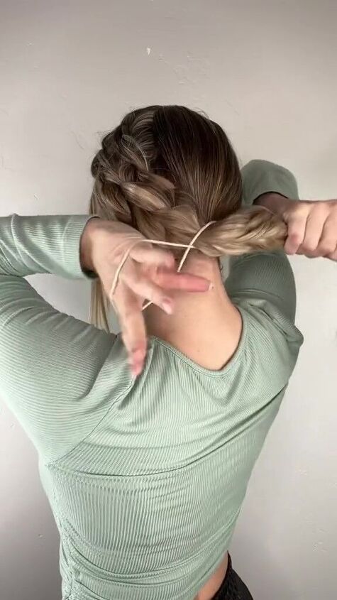 a simple braided bun tutorial, Making a bun