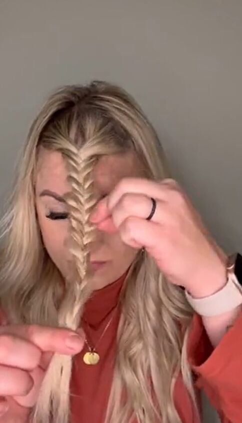 tutorial for easy half up fishtail style, Braiding hair