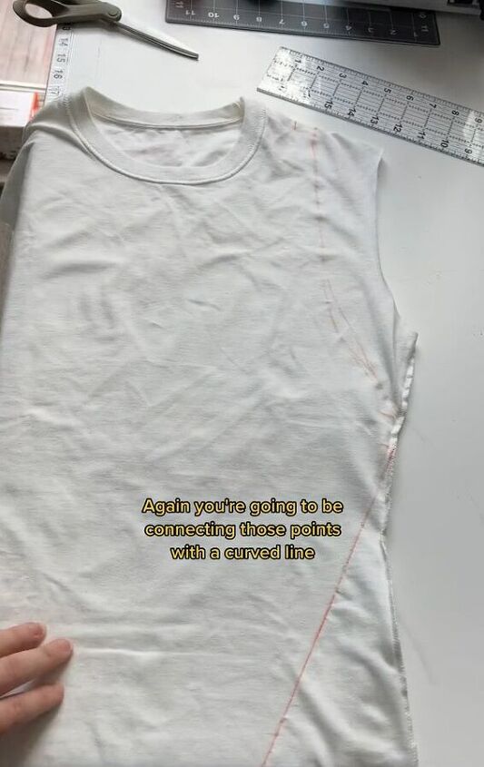 turning a 1 basic white tee into an elevated top for going out, Marking the armholes
