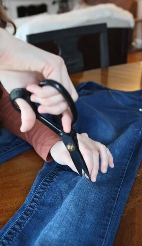 diy jeans that will sparkle, Cutting jeans