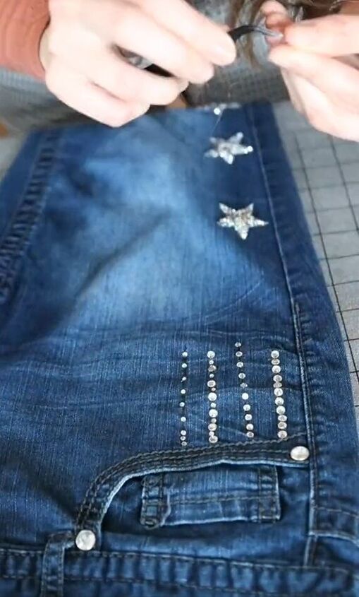 diy jeans that will sparkle, Adding diamantes