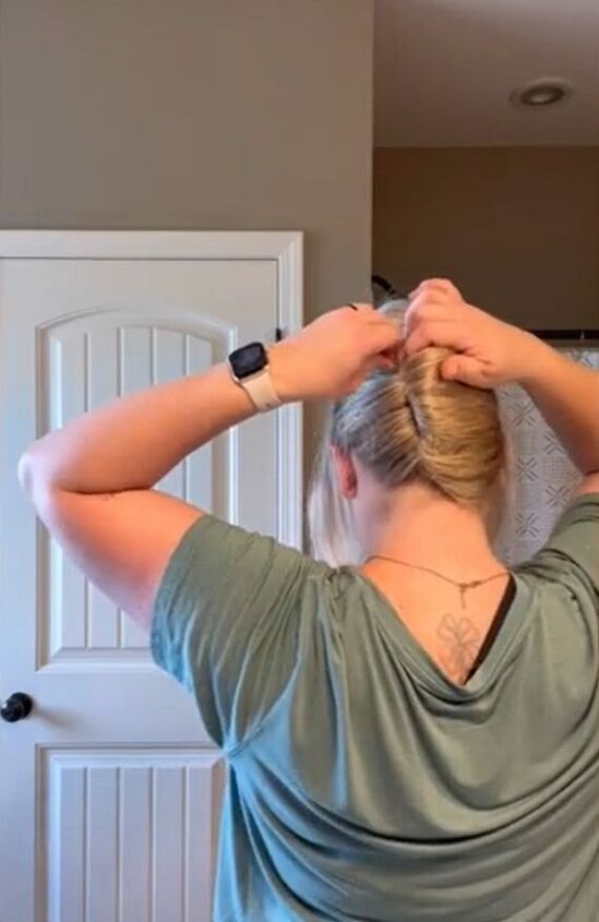 easy french twist tutorial, Pinning hair