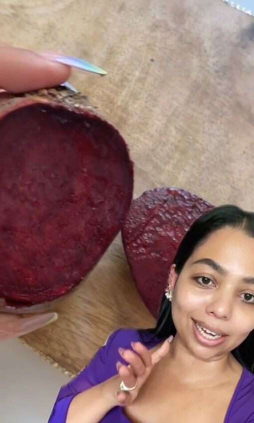 diy natural recipe for blush, Cutting a beetroot