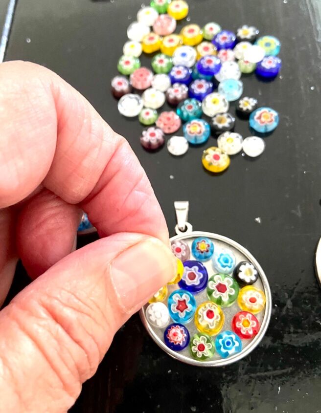 how to make a pretty pendant using beads resin, Designing