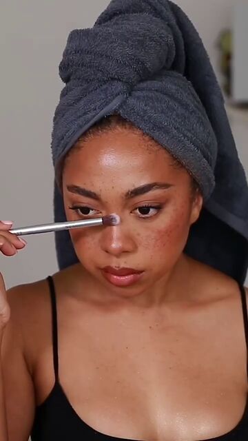 summer makeup routine, Applying highlighter