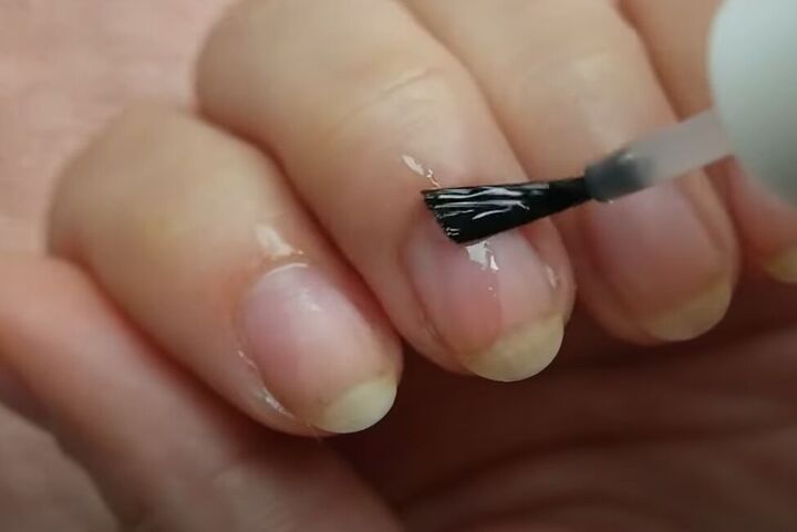acrygel nails, Applying cuticle oil