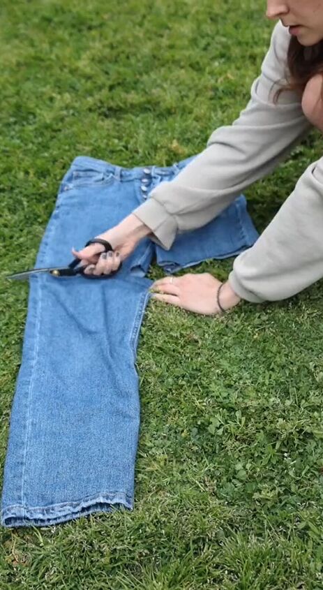 these shorts are so easy to make and perfect for 4th of july, Cutting jeans