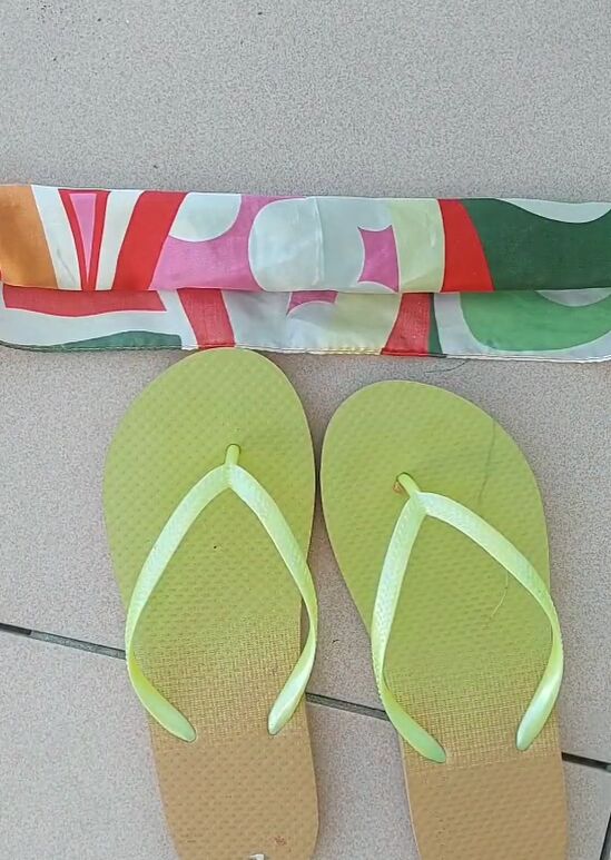 upcycle some old sandals to look fabulous, Plain flip flops