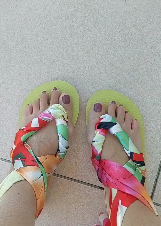upcycle some old sandals to look fabulous, Tying