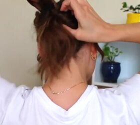 easy claw clip hack to getting a perfect bouncy ponytail, Flipping ponytail