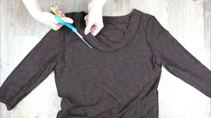 shirt weaving designs, Cutting the collar