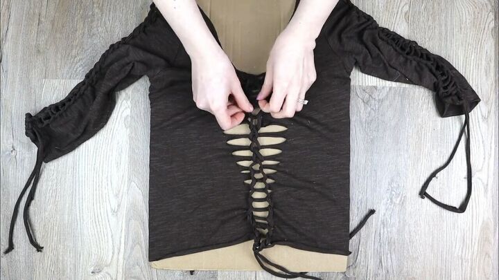 shirt weaving designs, Adding twist detail