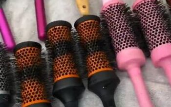 How to Clean Hair Brushes With Vinegar