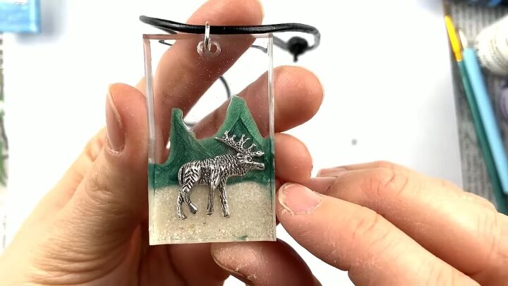 can you use uv resin and epoxy resin together, Completed resin pendant