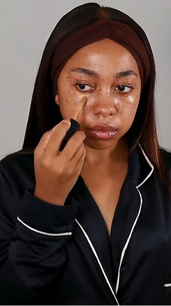 glowy makeup tutorial, Applying concealer