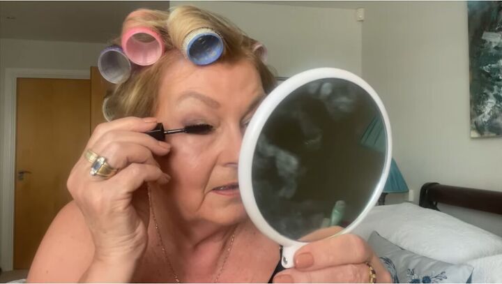 makeup tutorial for women over 50, Applying mascara