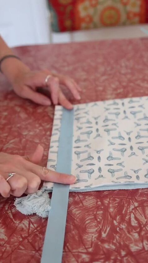 make a summer bag with a target placemat, Adding ribbon