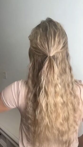 cute summer ponytail hairstyles, Tying half ponytail