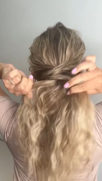 cute summer ponytail hairstyles, Letting down clipped up hair