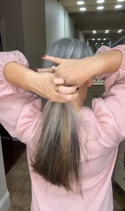 claw clip bun tutorial, Gathering hair