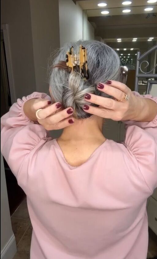 claw clip bun tutorial, Adding volume