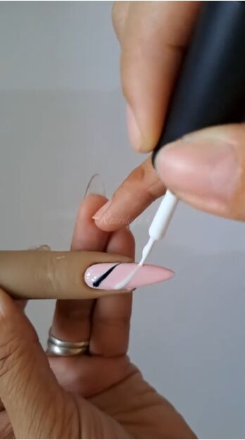pink black and white nails, Adding white line