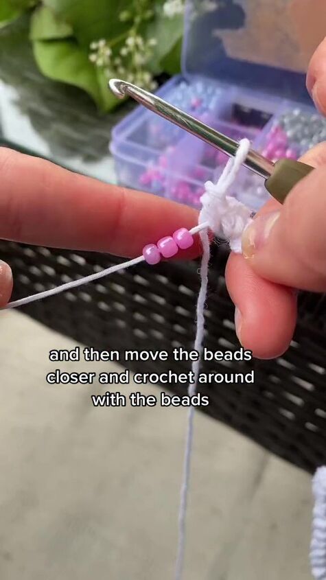 diy these beautiful beaded shoelaces, Crochetting