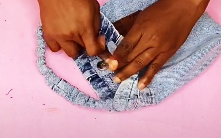 denim upcycling, Attaching the clasp