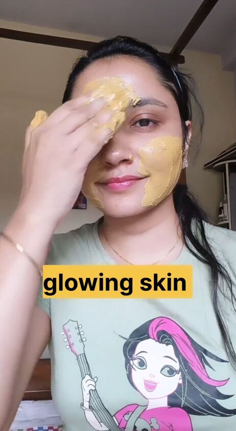 get an even skin tone with this easy turmeric diy recipe, Applying to skin