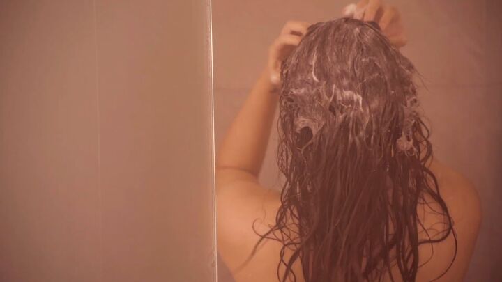 how to have a good hair day, Using a clarifying shampoo