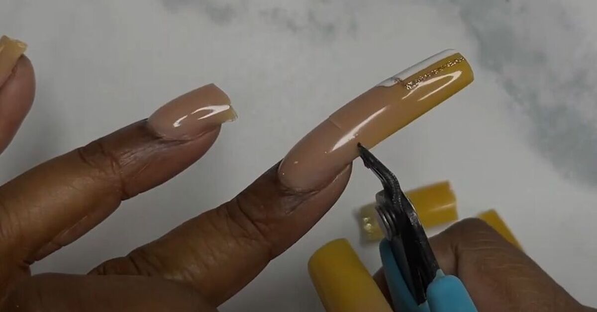 How to Remove Acrylic Nails With Acetone At Home Upstyle