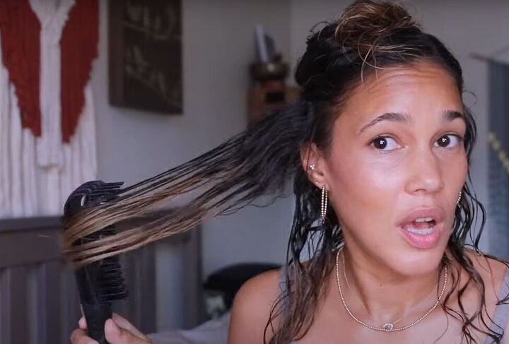 Diffusing Definition Brush What Type of Hair Brush Should I Use on Curly Hair? | Upstyle