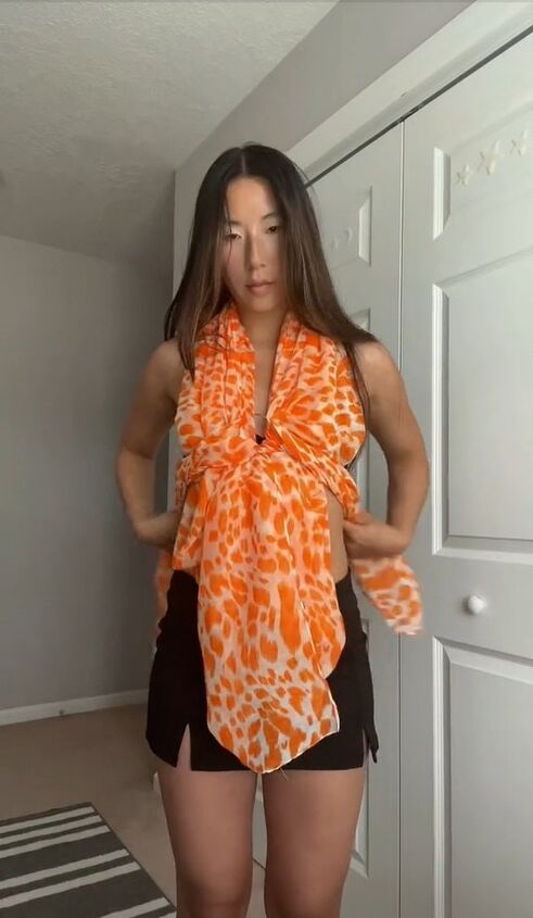 turn your scarf into a summer top, Tying