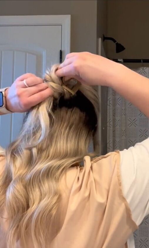 easy and simple half up hairstyle, Looping the bottom