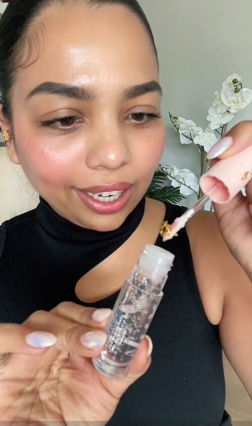 this viral tiktok trend leaves your lips sparkling, Adding gold leaf to lip gloss