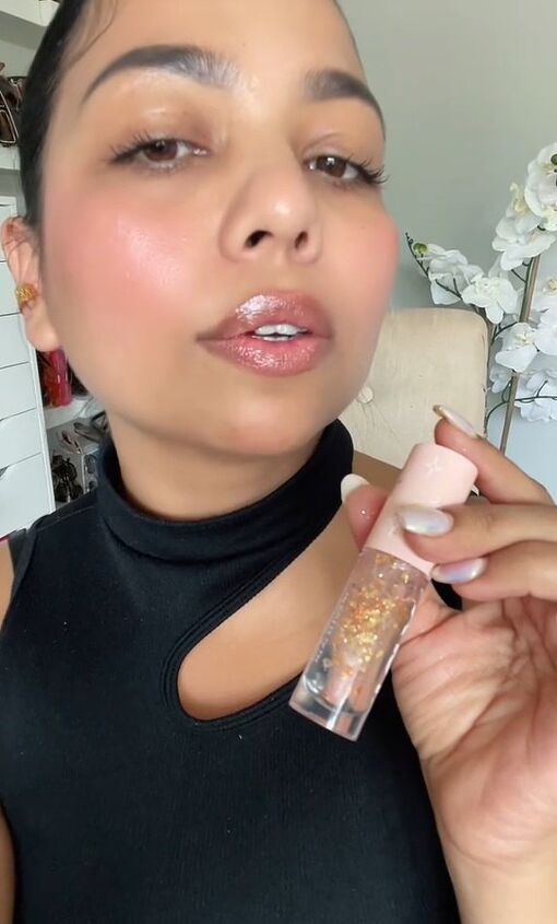 this viral tiktok trend leaves your lips sparkling, DIY gold leaf lip gloss