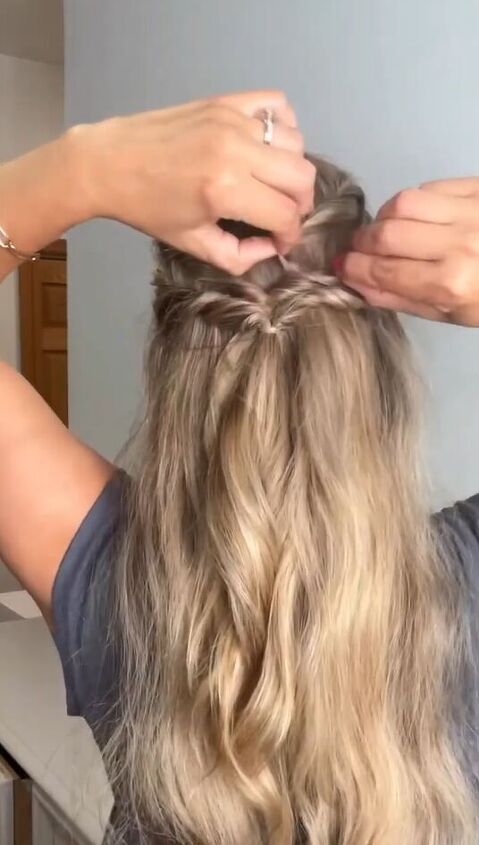bridesmaid ponytail, Adding texture