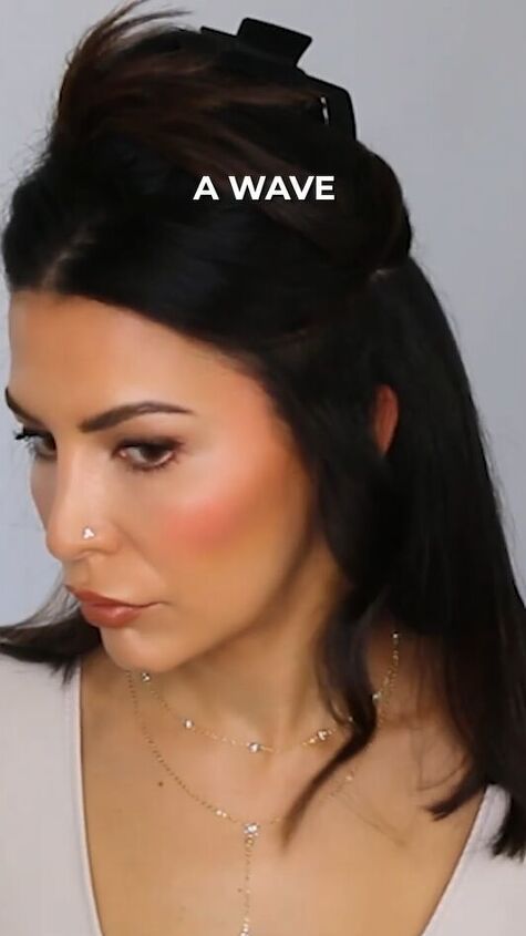 Easy Beach Waves Tutorial on Shoulder Length Hair | Upstyle