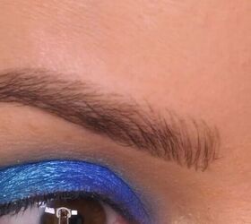 blue eye makeup look, Applying eyeshadow