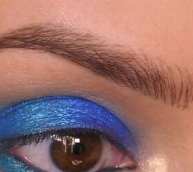 blue eye makeup look, Applying eyeshadow
