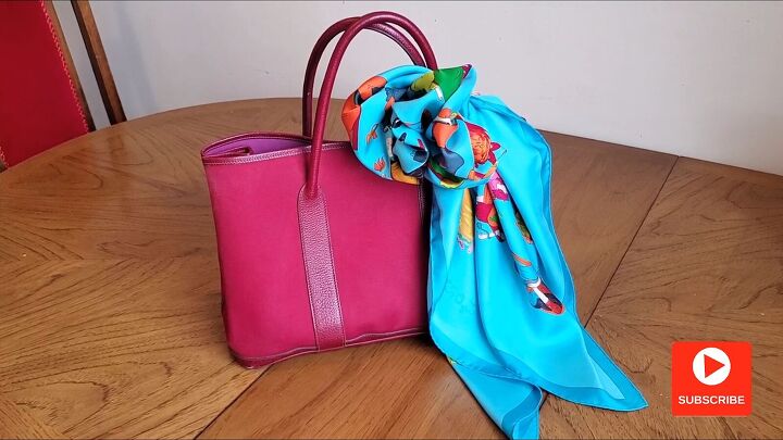 ways to tie a scarf, Look 4 Accessorize your handbag