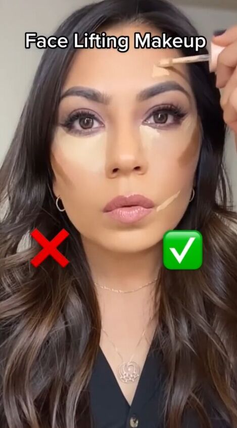 face lift makeup, Applying highlighter
