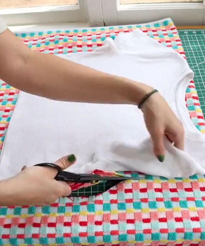 grab a 7 towel from walmart and use an old t shirt as your pattern, Cutting out pattern
