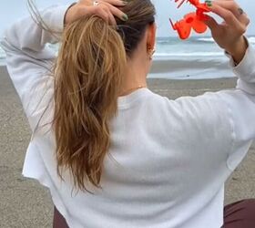 It only takes a minute to find out why this flower claw clip idea is the perfect thing for a day at the beach