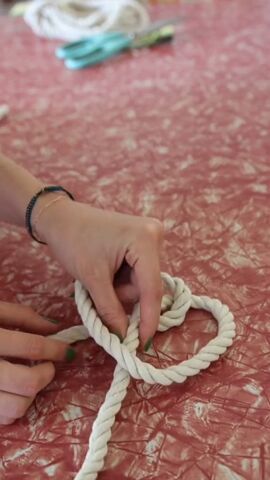 this is the dollar tree hack of the summer, Pulling rope through loop
