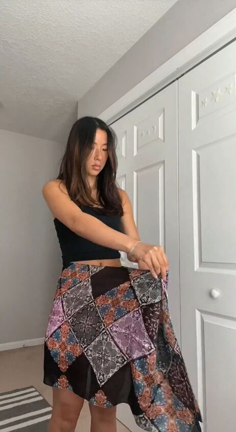 silk scarf hack for turning a scarf into a skirt, Folding and wrapping scarf